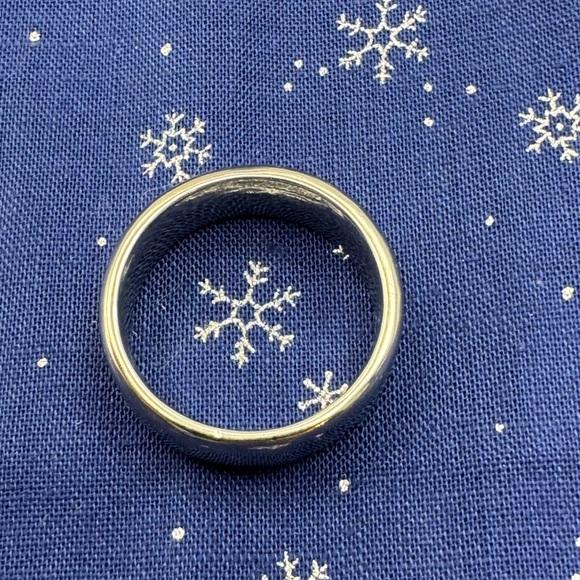 2016- New Stainless Steel Silver Band Shiny Rhinestones Ring Size 9 - Picture 4 of 11